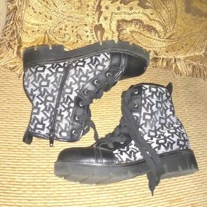Signature Boots Side Zipper